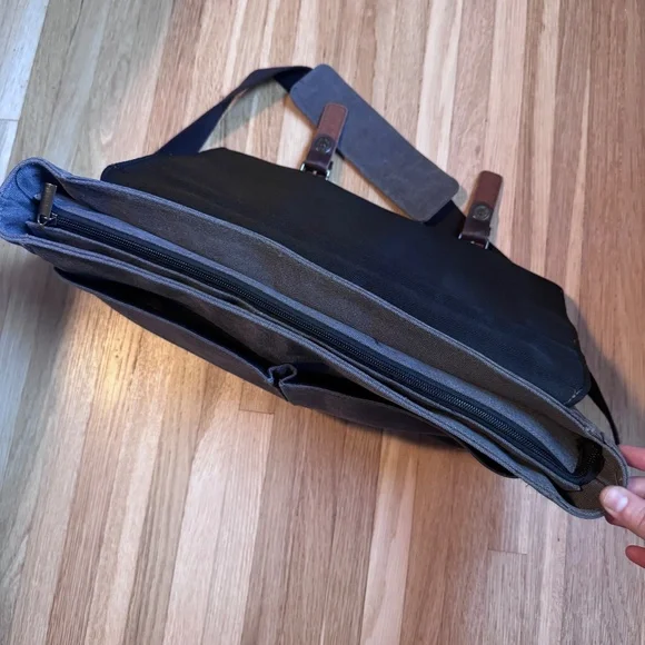 Haunted Mansion Limited Edition Disney Promo Messenger Bag- LIKE NEW!